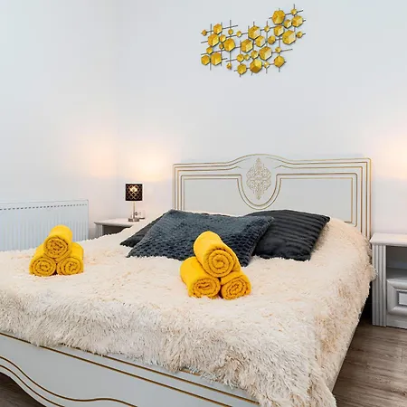 Апартаменты Golden Lion