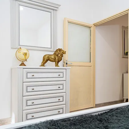 Golden Lion Апартаменты
